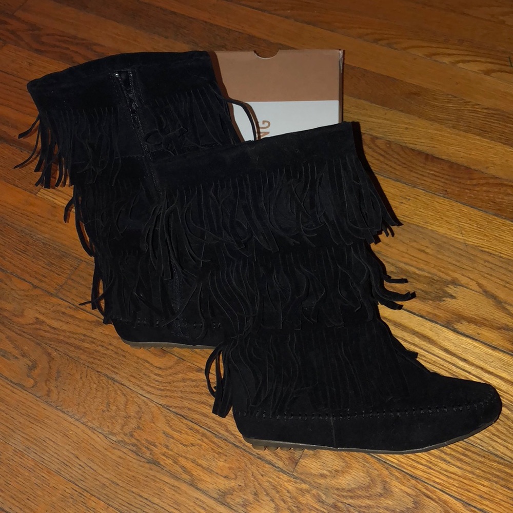 Black fringe boots